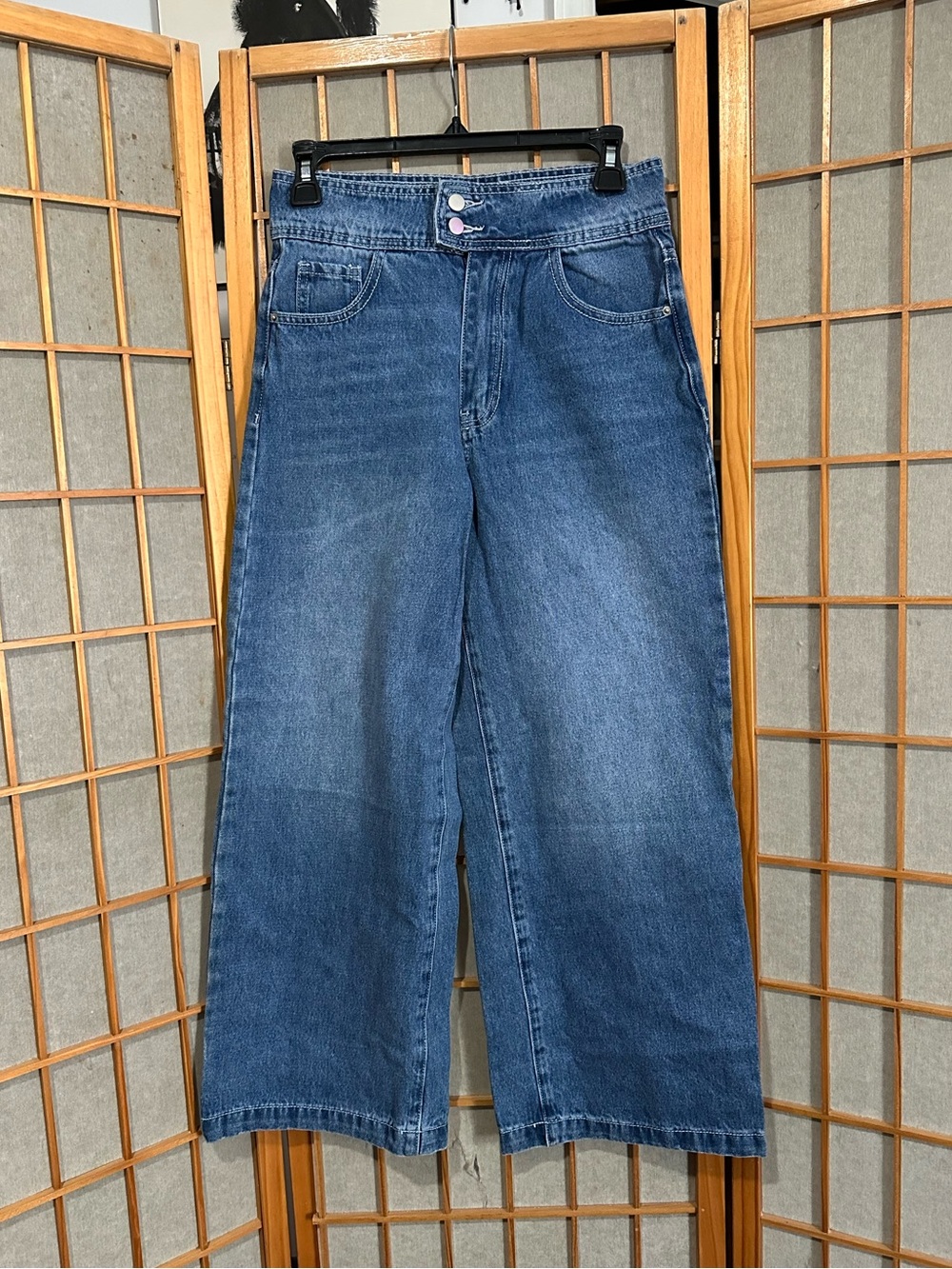 Wide-Leg Cropped Women's Jeans w Double Button Waistband Detail